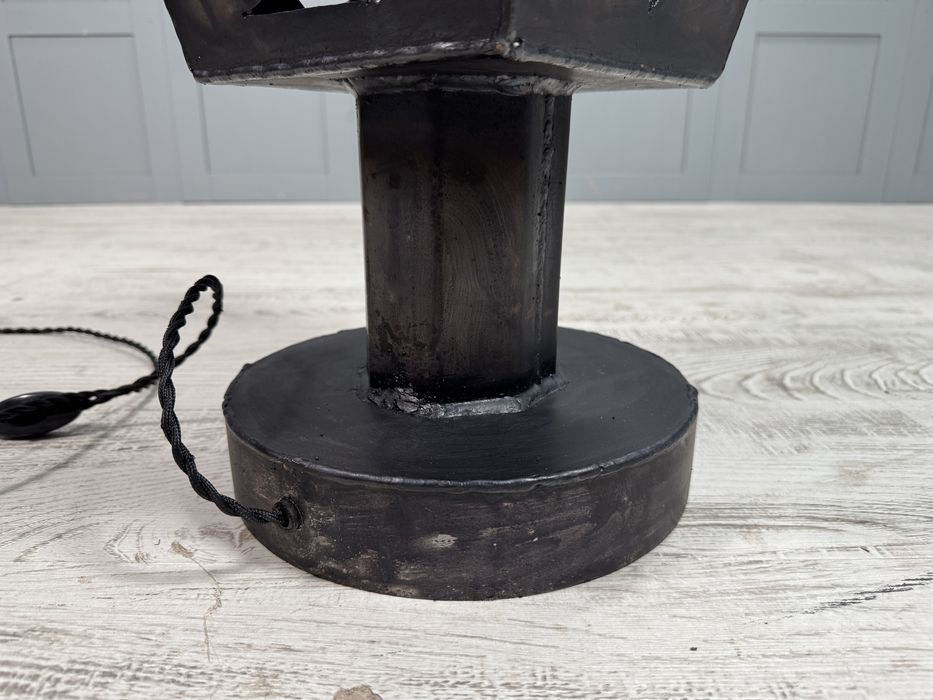 Метална настолна лампа Handmade Д1084