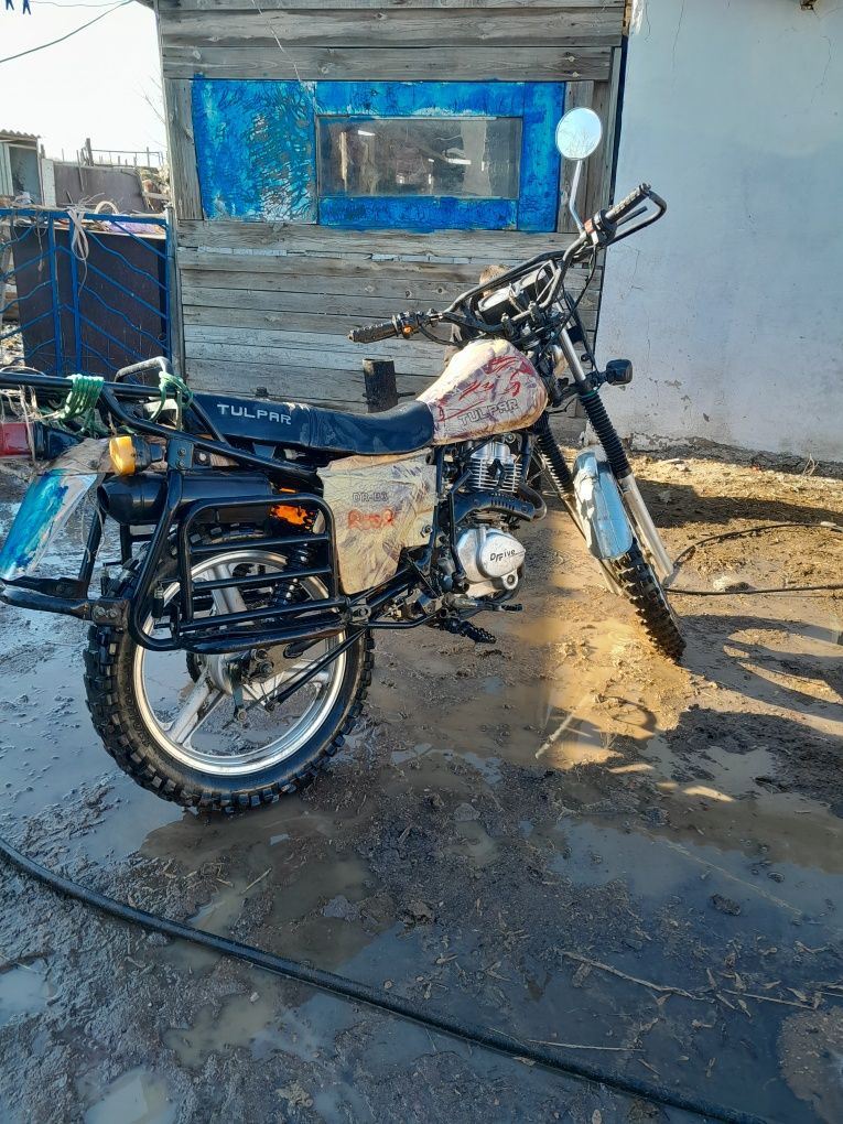 Мотоцикол 200 кубов