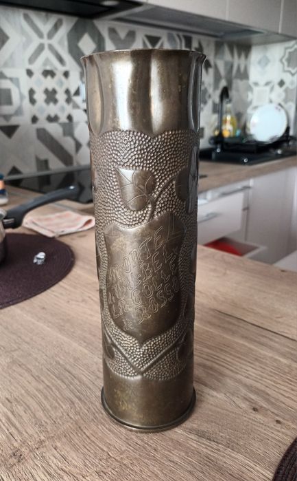 Vază decorativă din carcasă obuz inscripționată