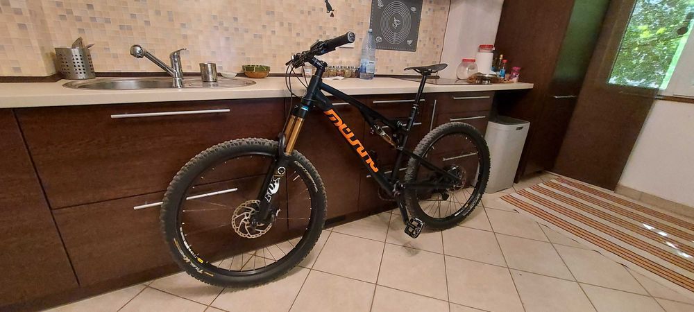 Bicicleta full suspension / downhill / fox kashima / all mountain