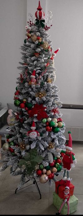 Brad artificial de Craciun impodobit