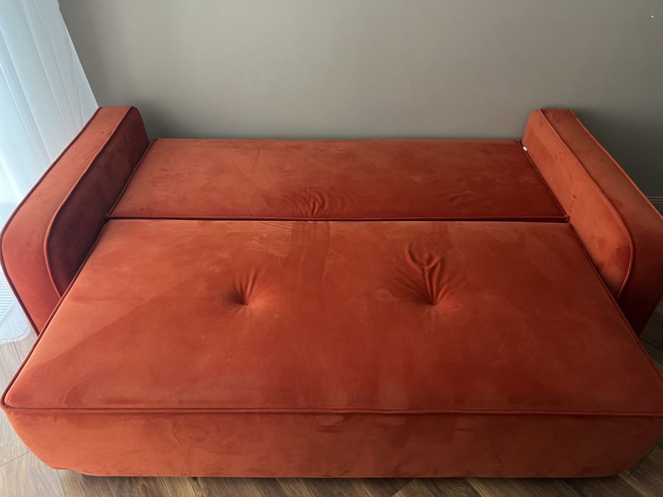 Продается диван терракотовый