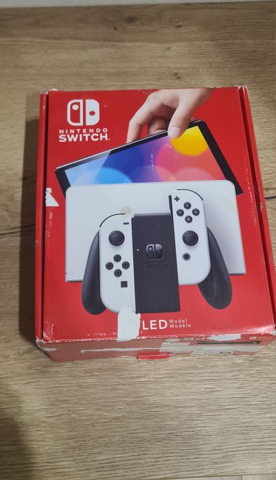 Vând Nintendo Switch Oled  white