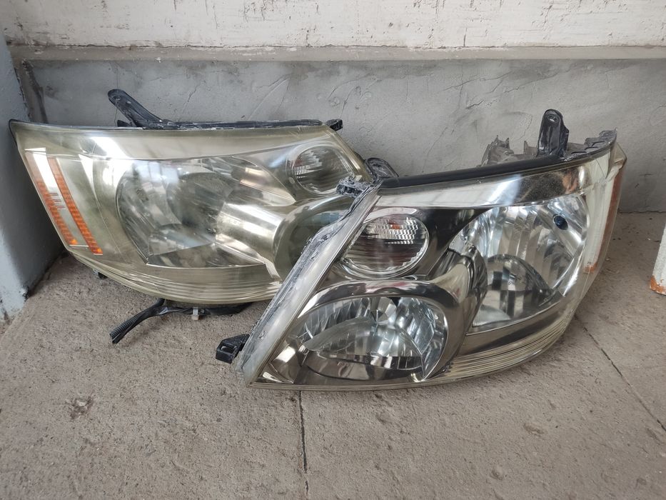 Фары Toyota Alphard