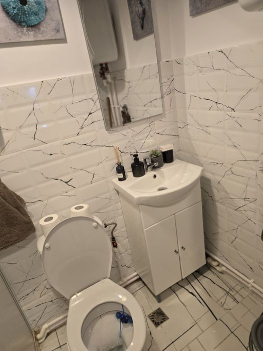 Garsoniera în micro 40 în spate la mall shopping city.