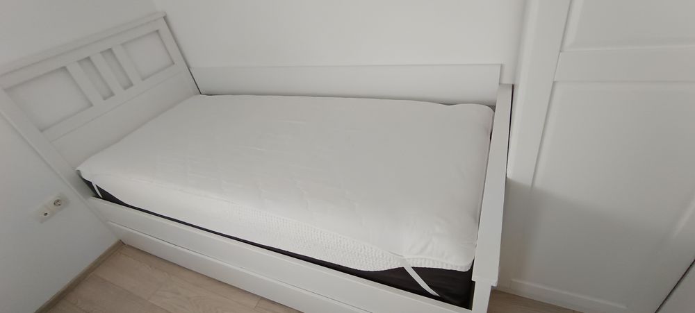 Vand pat lemn Hemnes Ikea cu somiera, lada depozitare si saltea