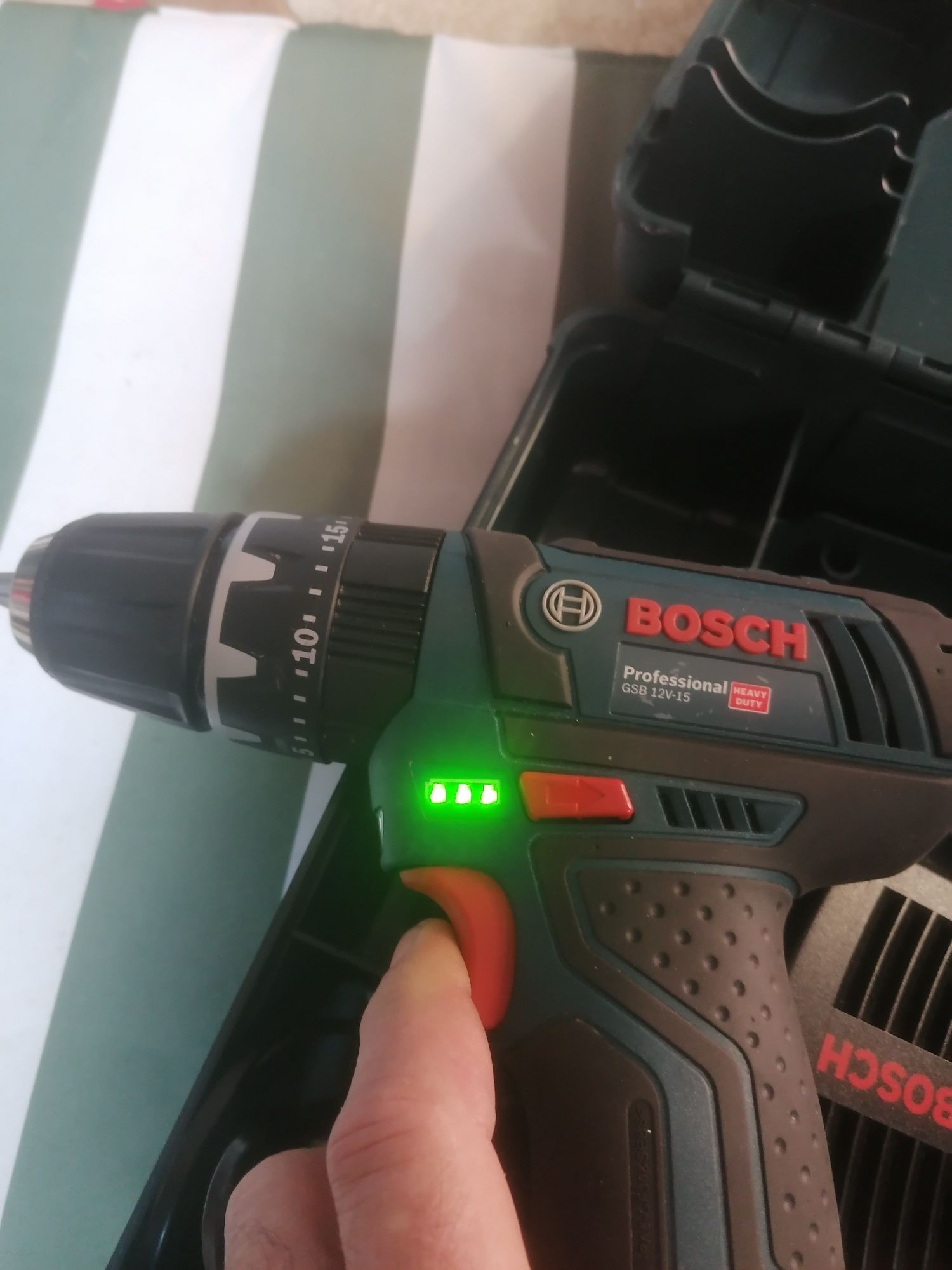 Bosch gsb 12 v-15,masina de găurit și infiletat cu percutie