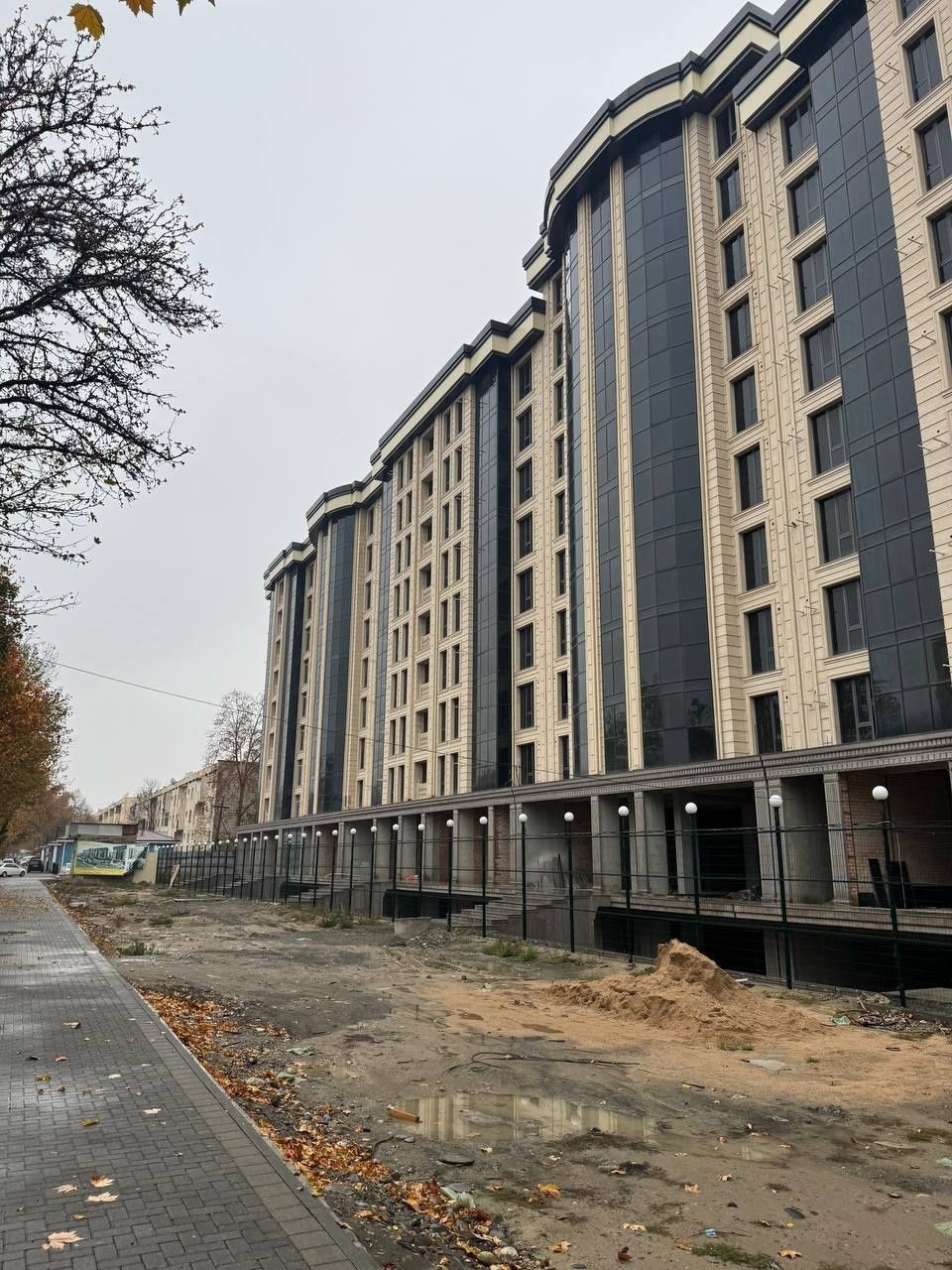 Прадяётся квартира на 2 эжа 9 этажного дома по улице Амира тимура