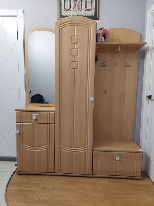 Прихожка, светлый орех.