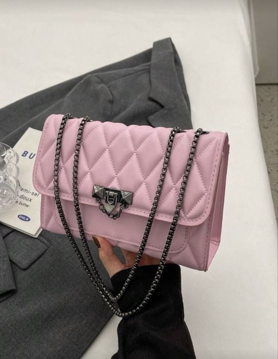 Чанта розова.