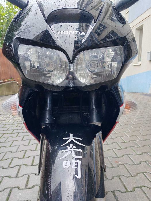 Vand Honda VFR 800 FI, ocazie unica, pret 2000 euro negociabil
