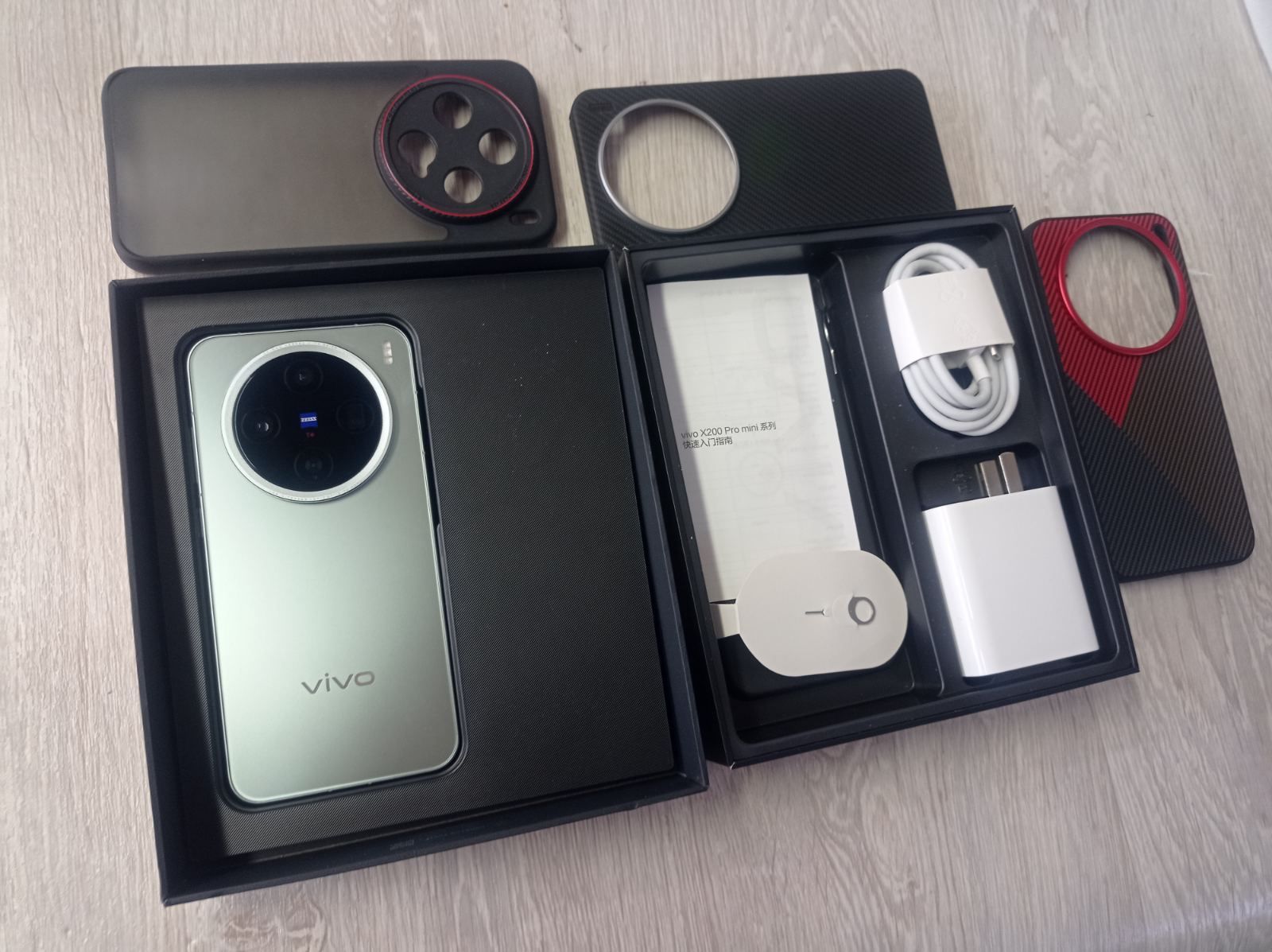 Продавам Vivo x200 pro mini