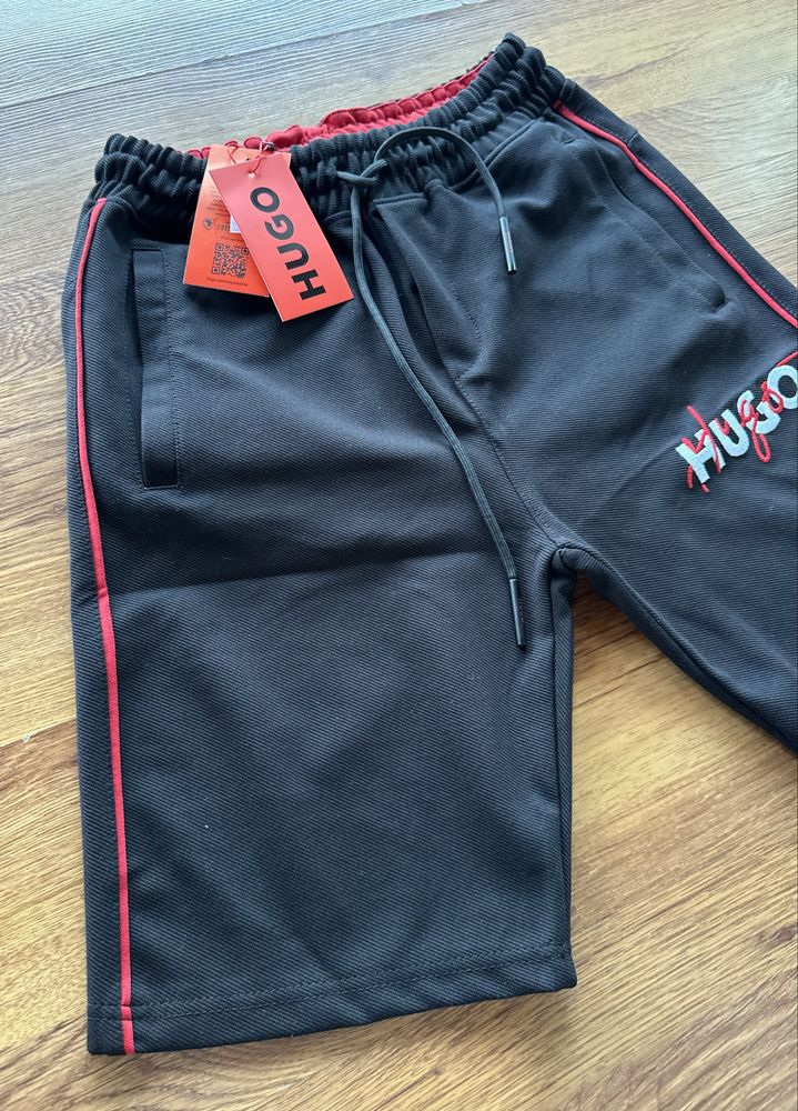 Мъжки,памучни,черни къси панталонки Hugo BOSS с бродирано лого