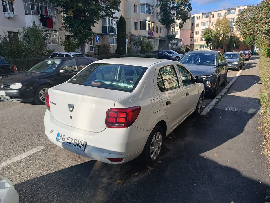 Vând Dacia Logan