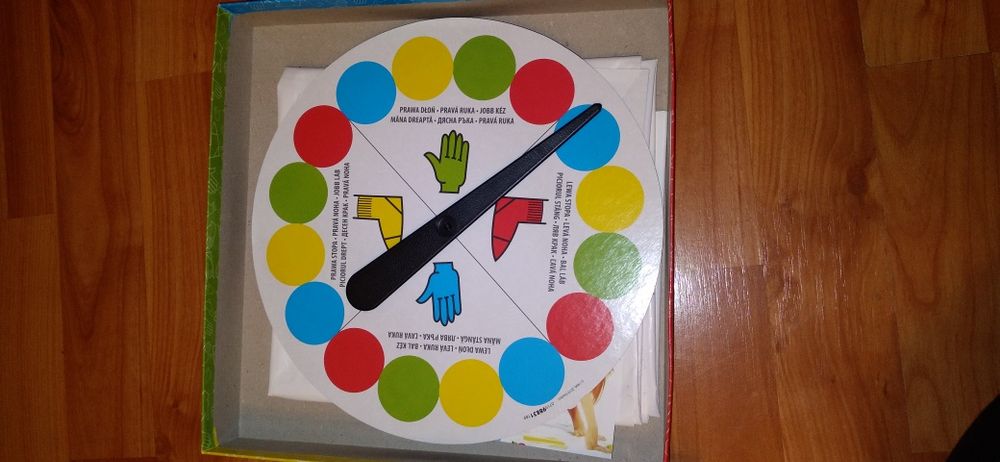 Joc Twister in cutie