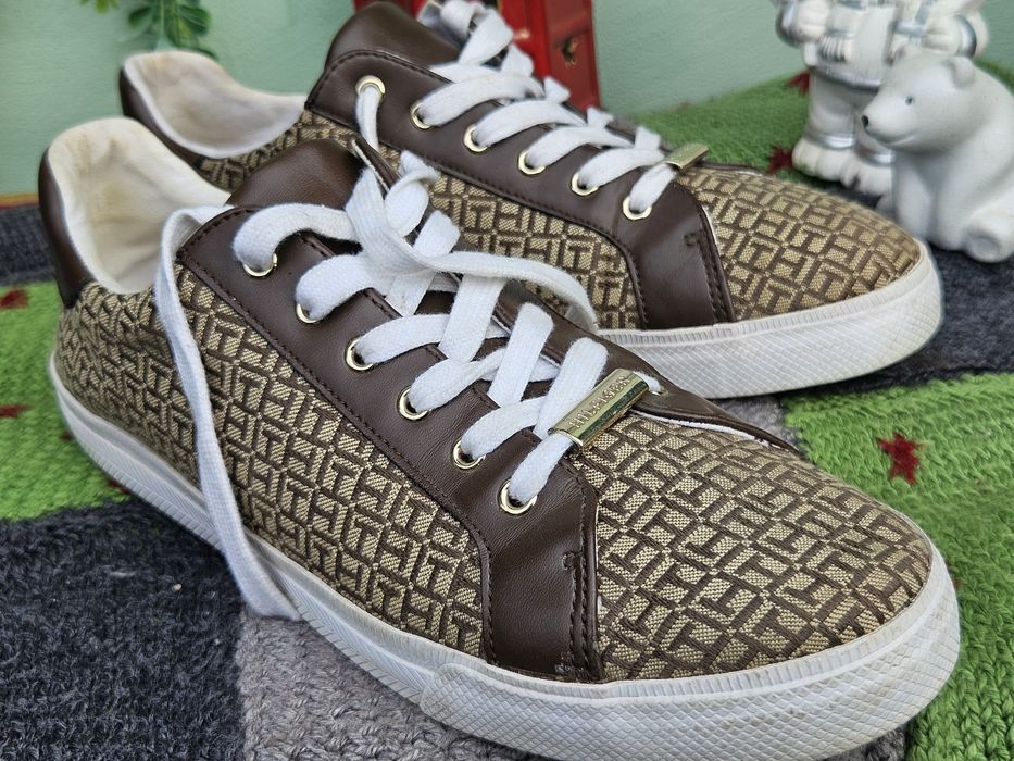 Tommy Hilfiger оригинални кецове N43,5