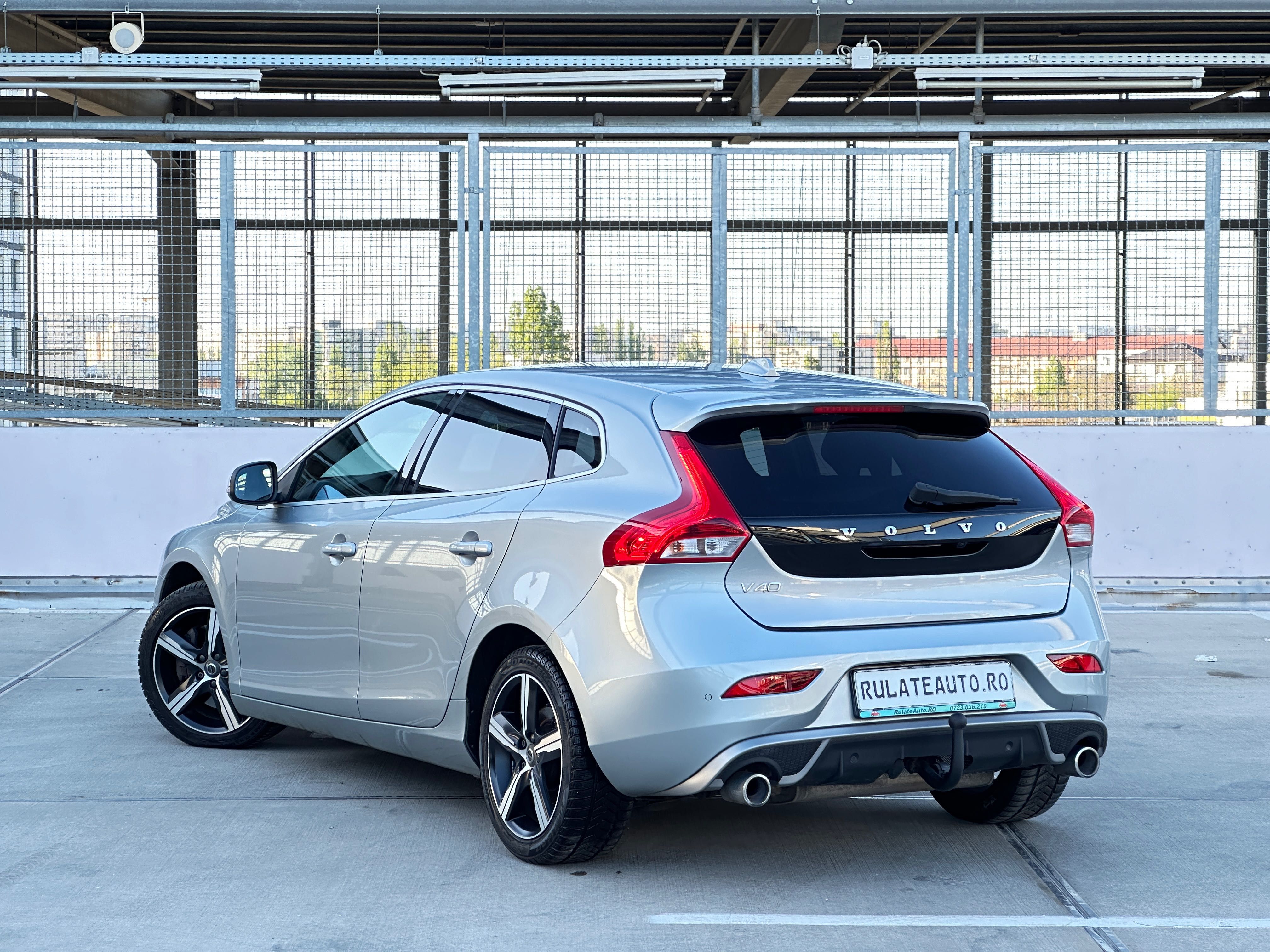 VOLVO V40 2019 R-Design  1.5T - 152 CP Cutie Automata Garanție/Leasing