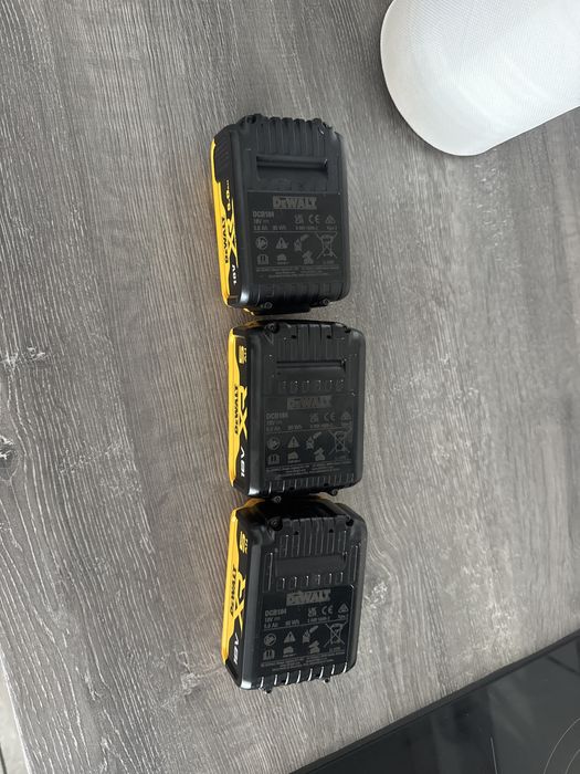 Baterie Dewalt 5 ah 18 v / Baterii Parkside 12v  2 ah / 12v 4 ah