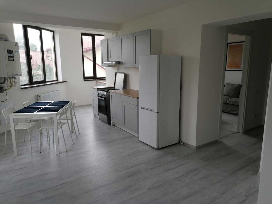apartament 3 camere de inchiriat