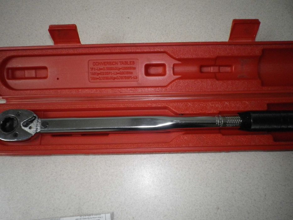 Динамометричен ключ NIELSEN с обхват от 14 Nm до 207 Nm