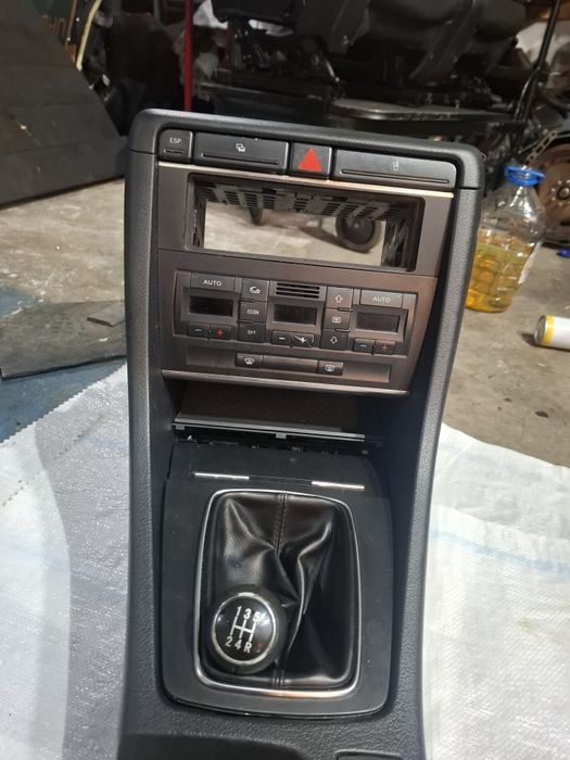 Consola centrala completa audi a4 b7 1.9 tdi BKE 5trepte 2006