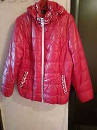 Продается новая куртка красного цвета