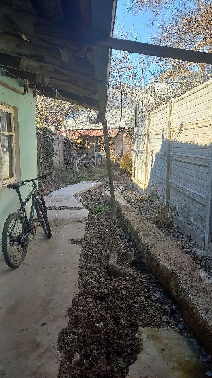Продается участок с домом в Ташкенте
