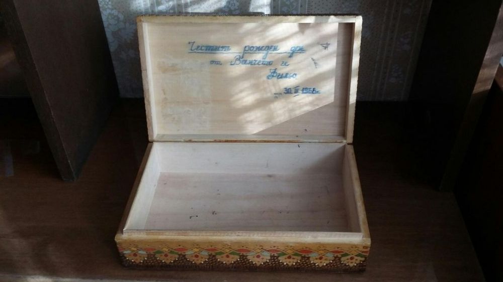 Дървена кутия за бижута