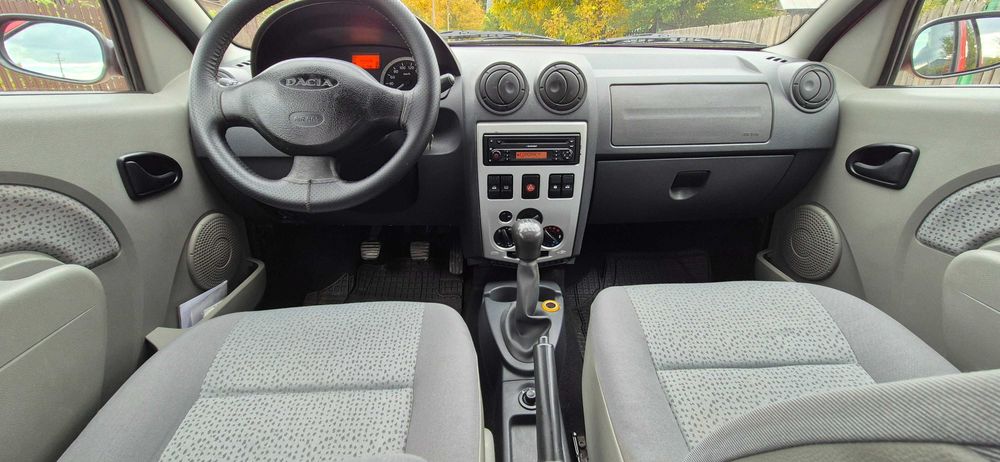 Dacia Logan Laureate 2005