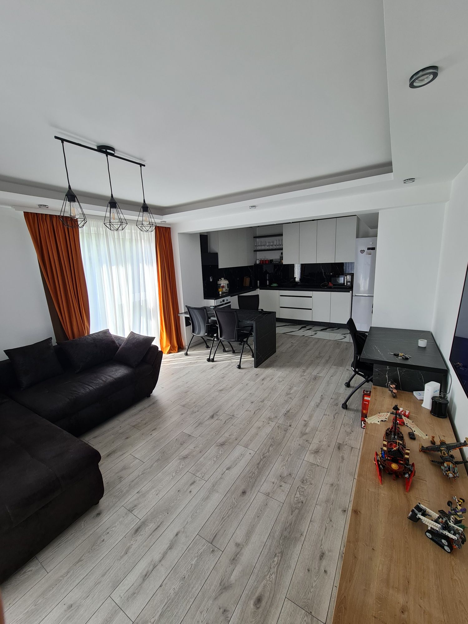 Str. Lombului 2-4 apartament cu 2 camere