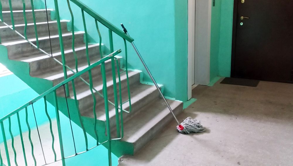 Уборка подъездов и офисов