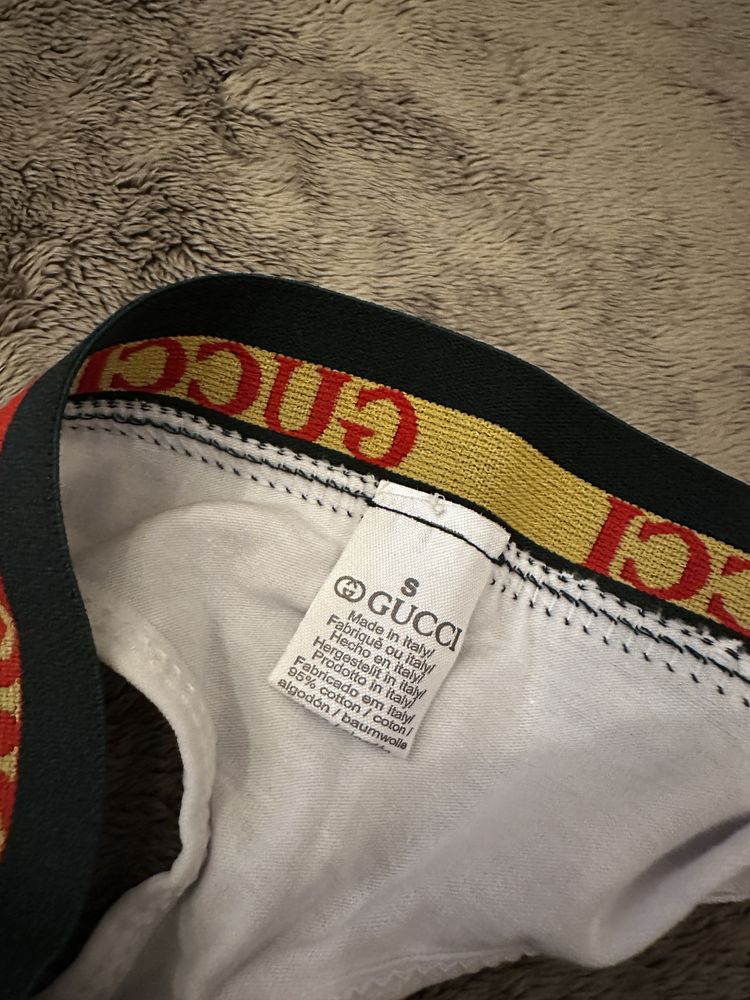 2 chiloti noi Gucci si Calvin Klein