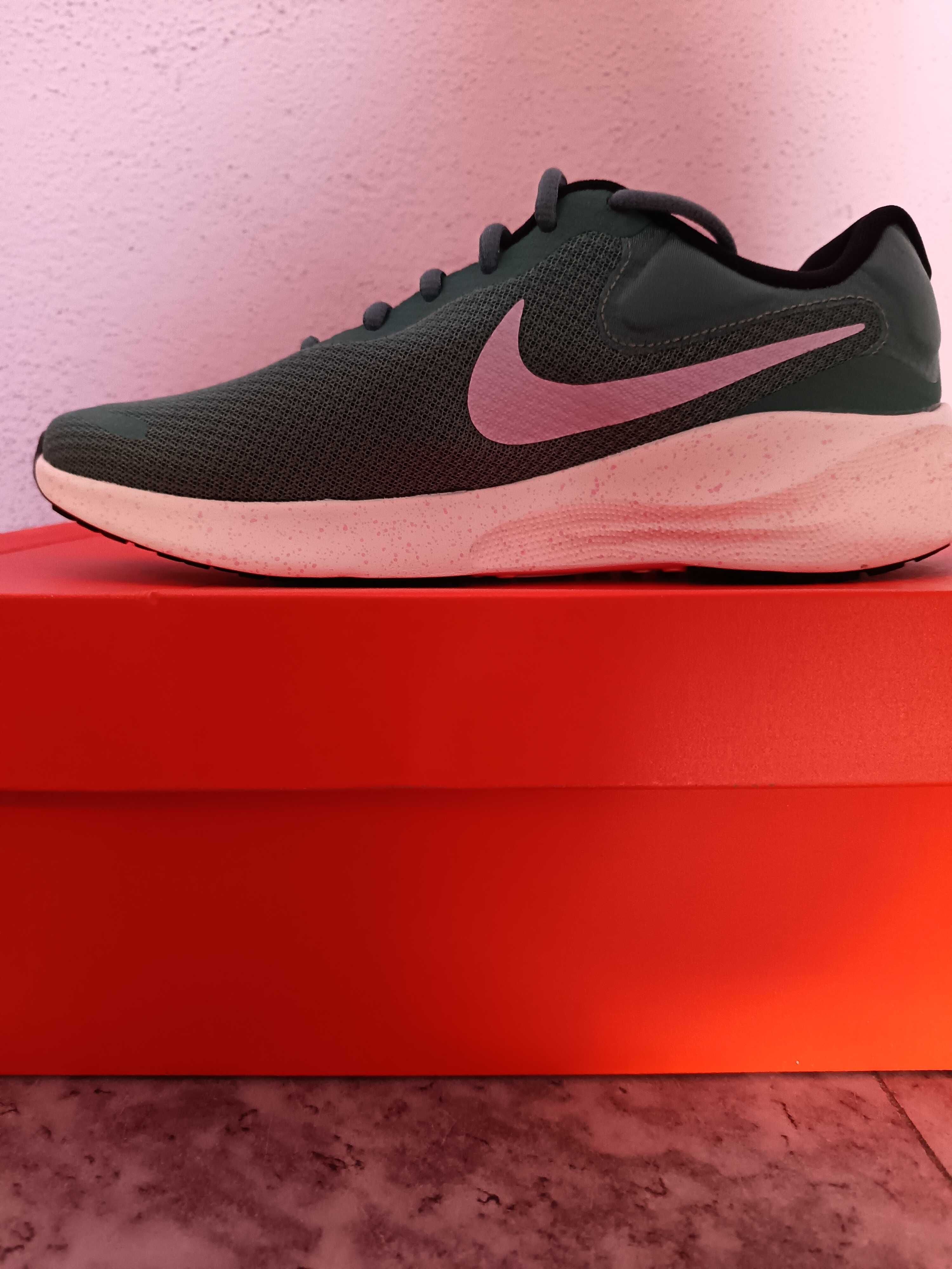 Маратонки Nike, зелени, 40 номер
