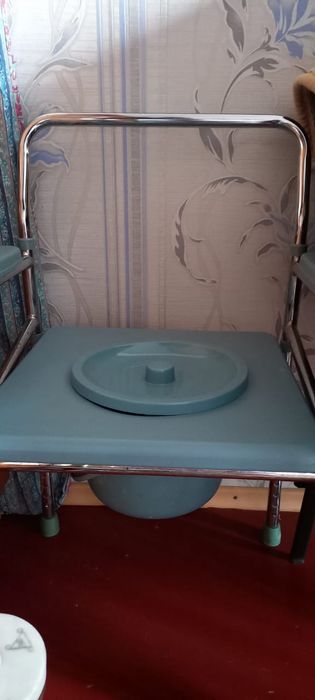 Продам кресло туалет в хорошем состоянии обращаться район Арматурного