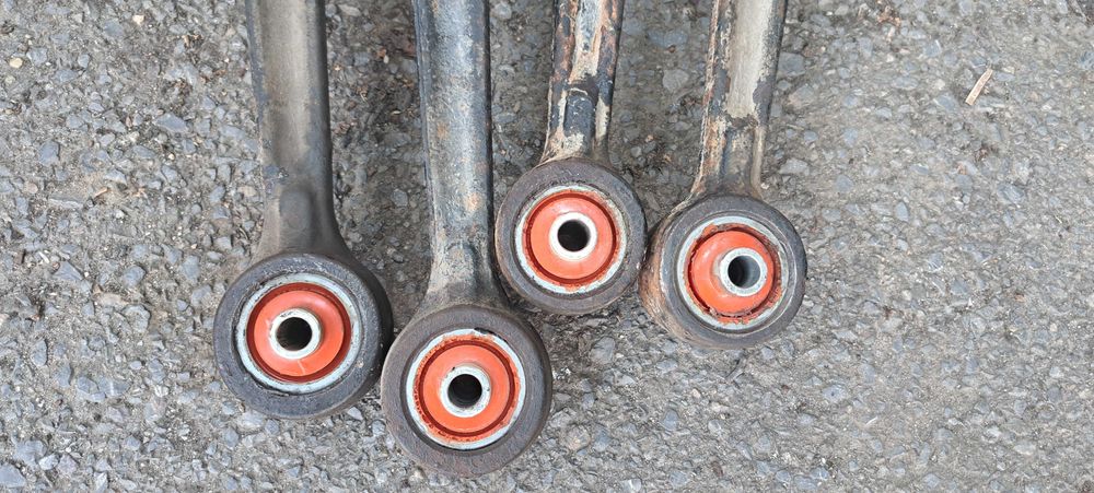 Носачи с полиуретанови втулки