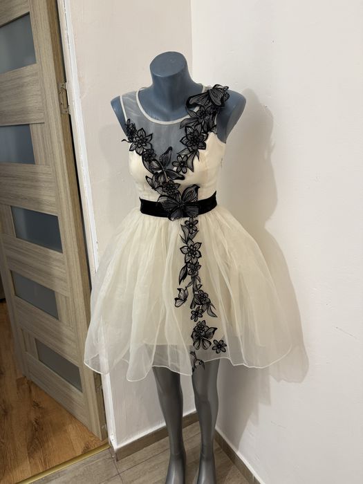 Дамски рокли размер S