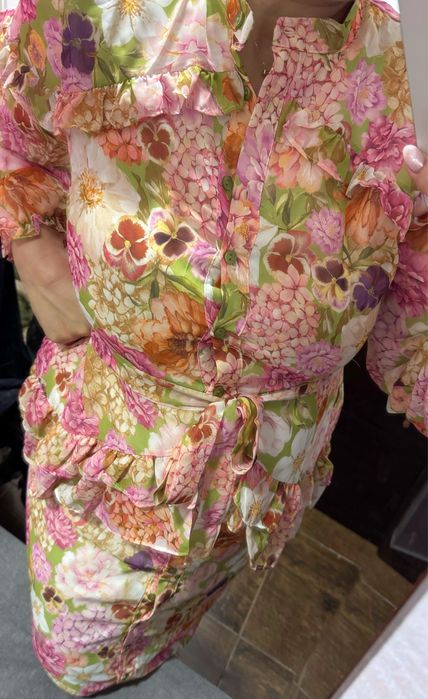 Шарена рокля с дантели