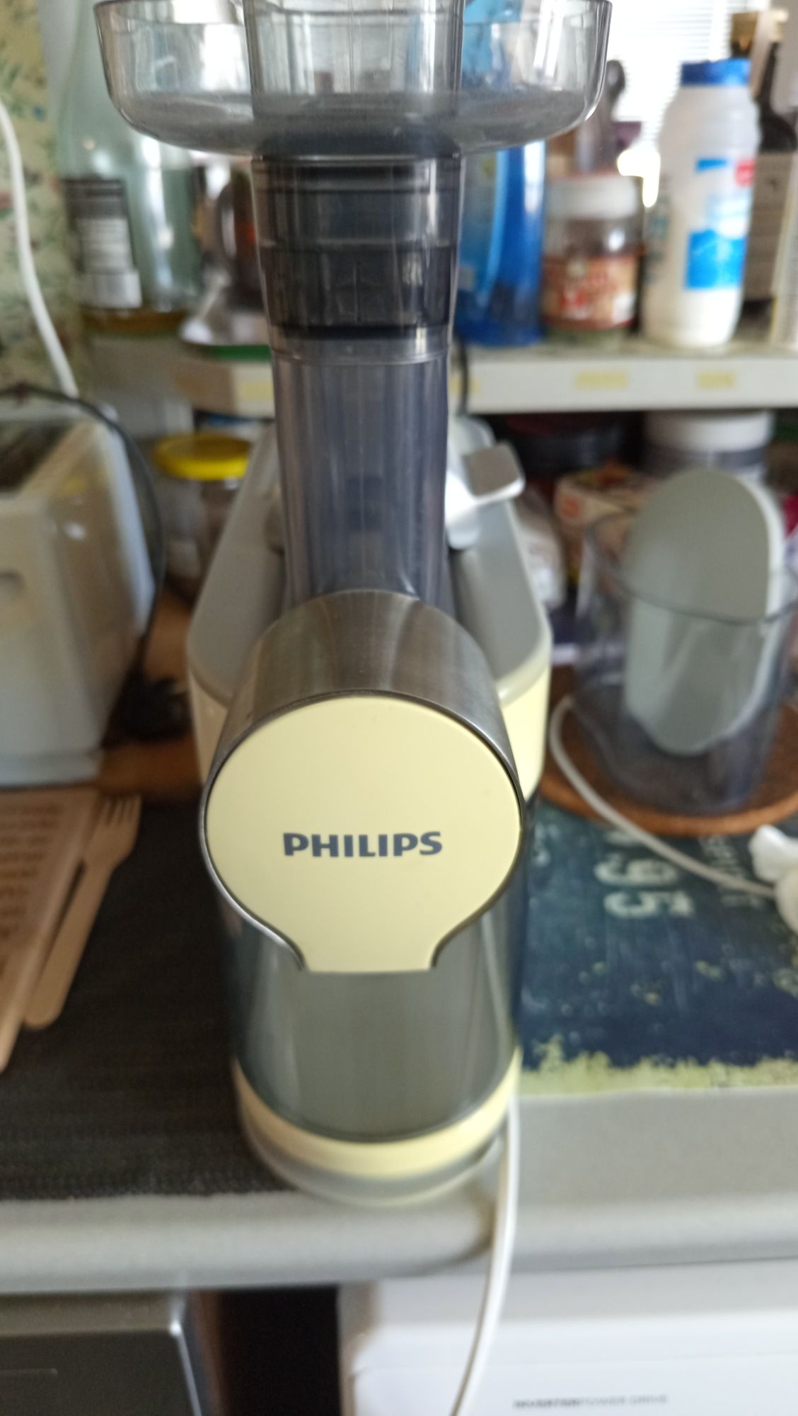 Бавнооборотна сокоизтисквачка Philips