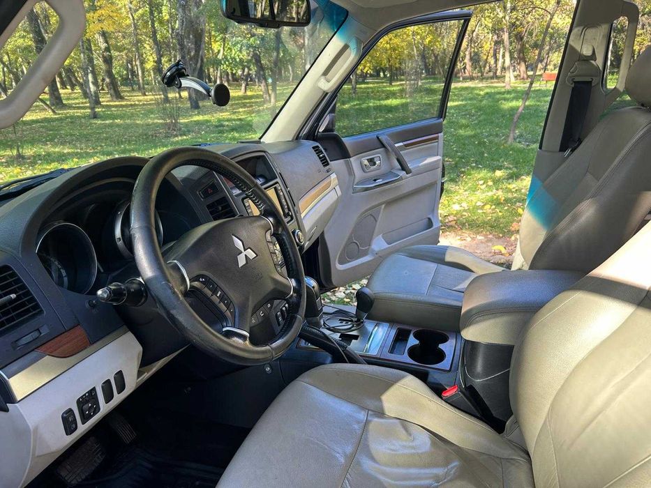 Mitsubishi Pajero LWB 3.2 DI-D