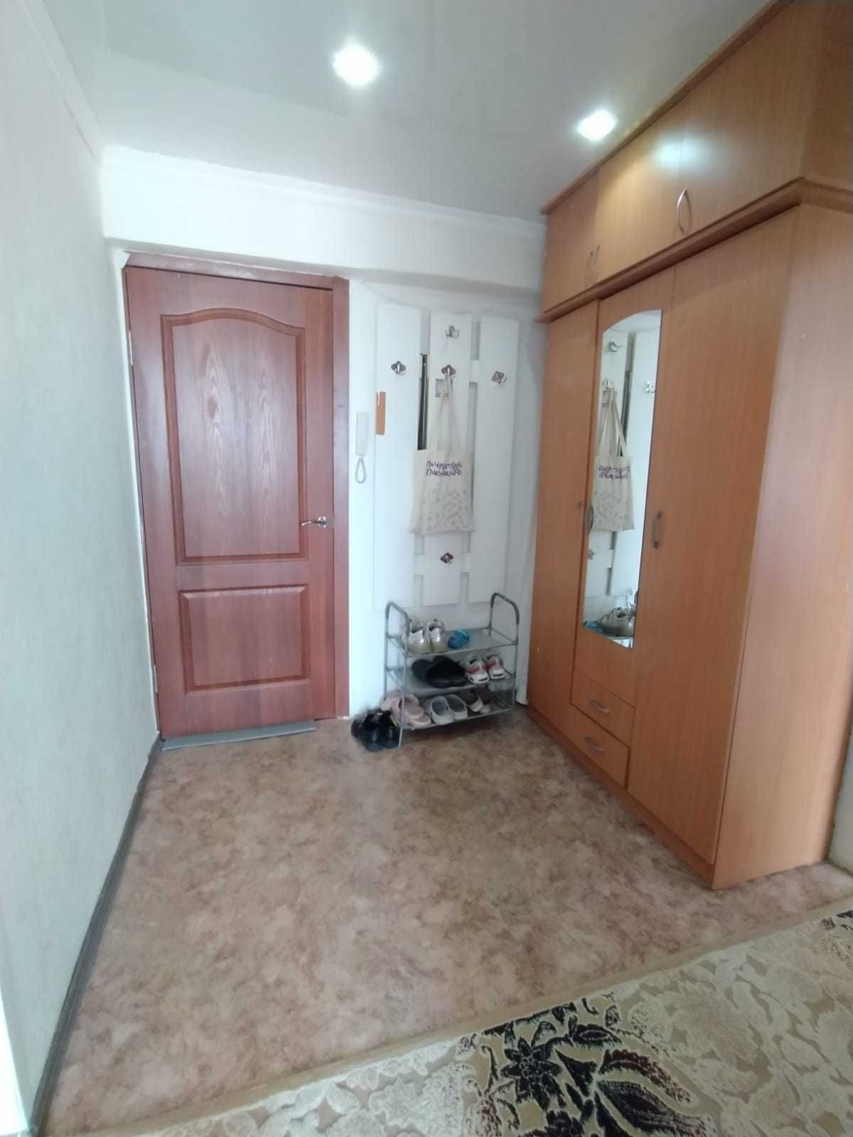 Продам 2-х ком.Город возле маг.Юбилейный ,кирпич дом,комнаты раздельно