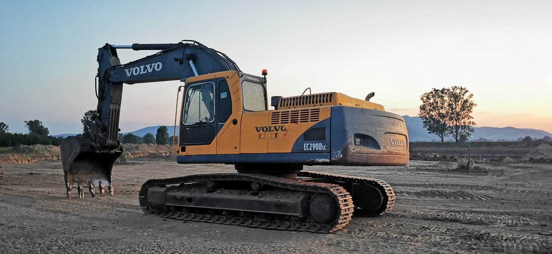 Excavator Volvo  ec290blc