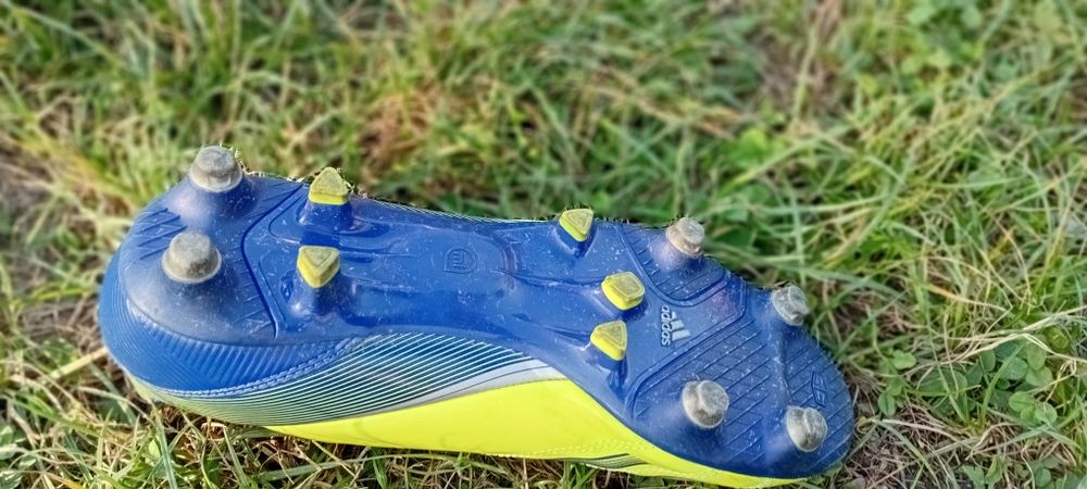 Ghete de fotbal adidas