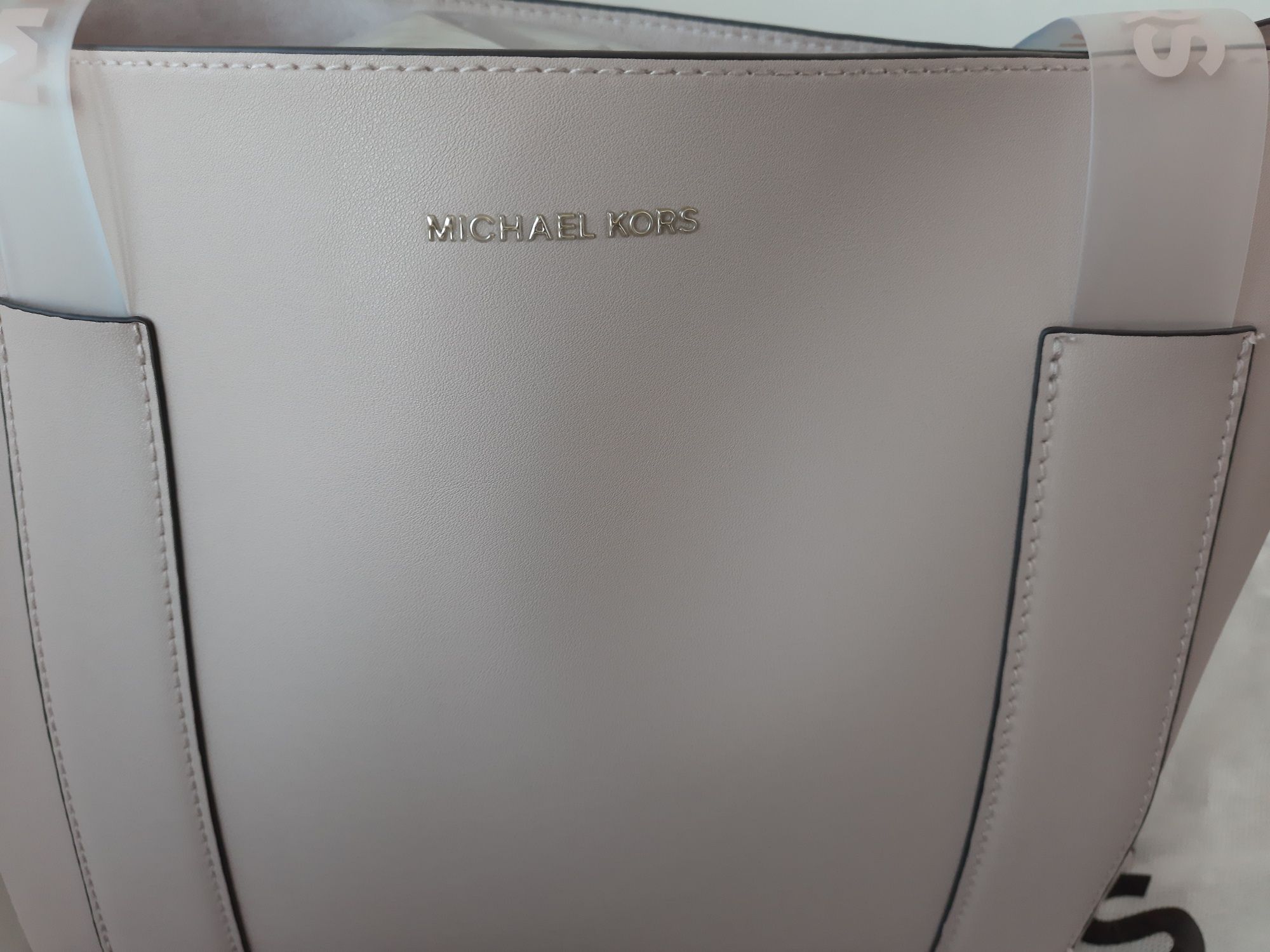 Продавам оригинална чанта MICHAEL KORS Wonderlust