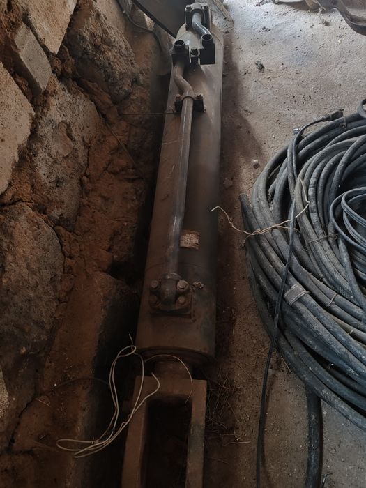 Продам цилиндр гидравлический