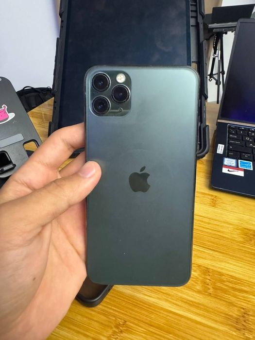 iPhone 11 Pro Max · 256 GB
Состояние — хорошее.

Комплектация:
Коробка