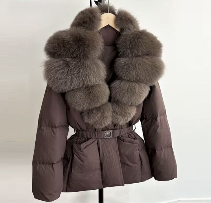 Дамско зимно кафяво яке с естествен косъм