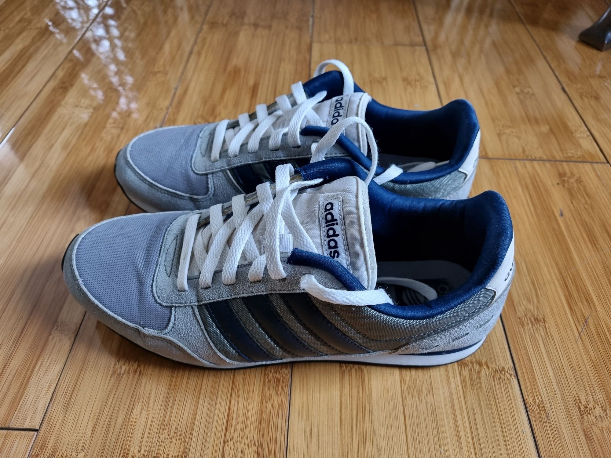 Продам кроссовки Adidas