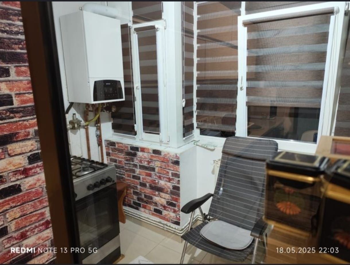 Apartament 4 camere etaj 4 zona Robea