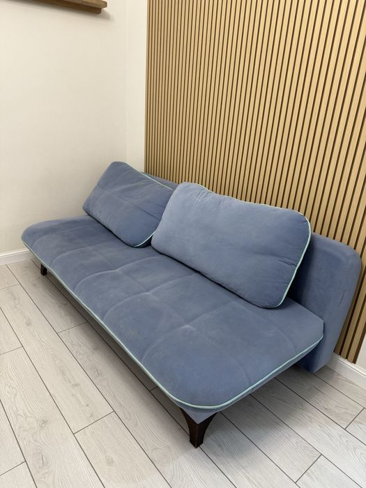 Диван раскладной в хорошем состоянии