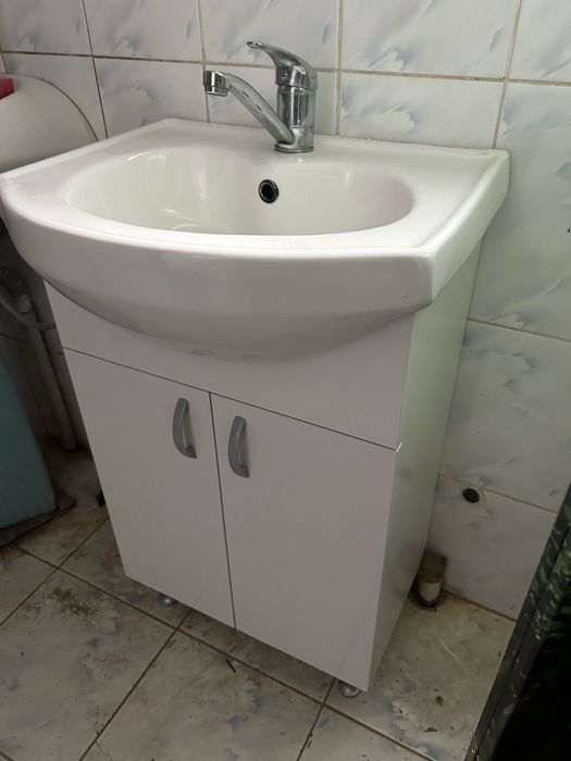 dulap, lavoar plus baterie